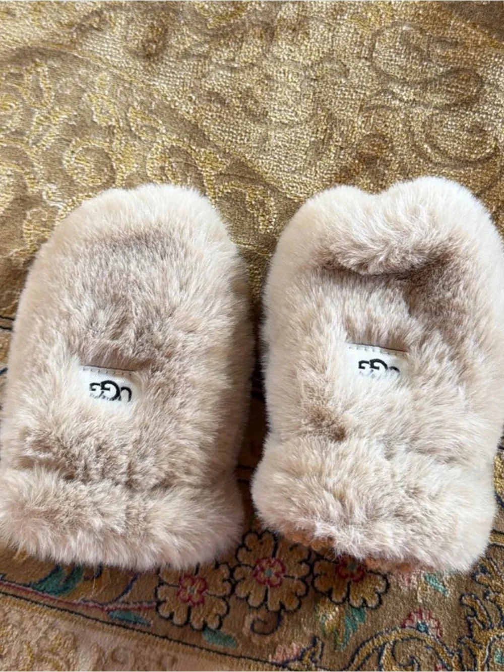 UGG Baby Plush Mittens in Beige Taupe